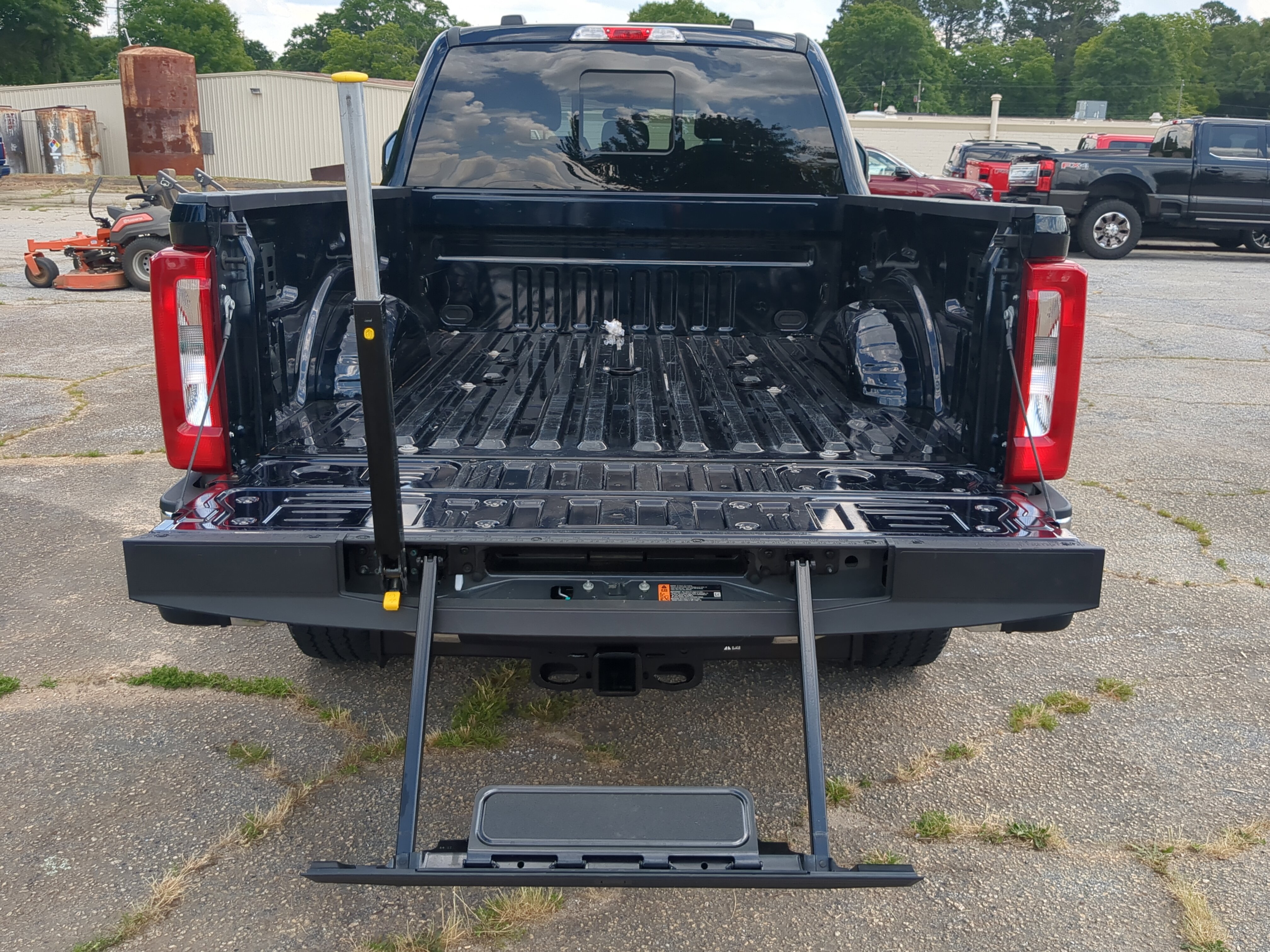Certified 2025 Ford F250 XLT AWD/4WD image 11