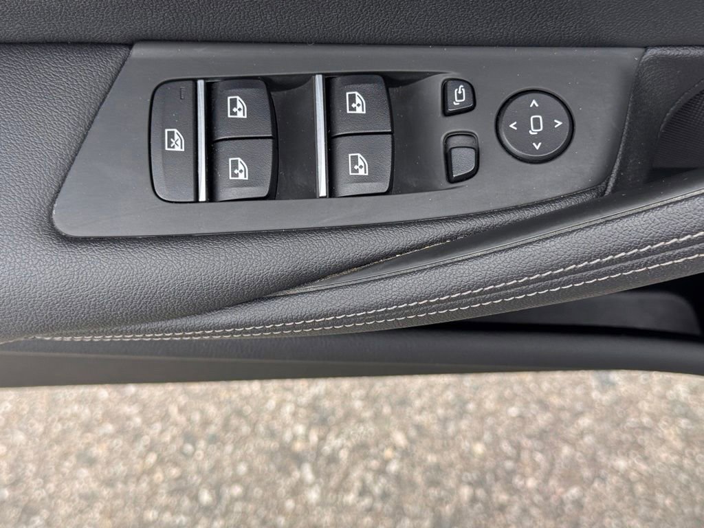 Used 2021 BMW 540i w/ M Sport Package RWD image 17