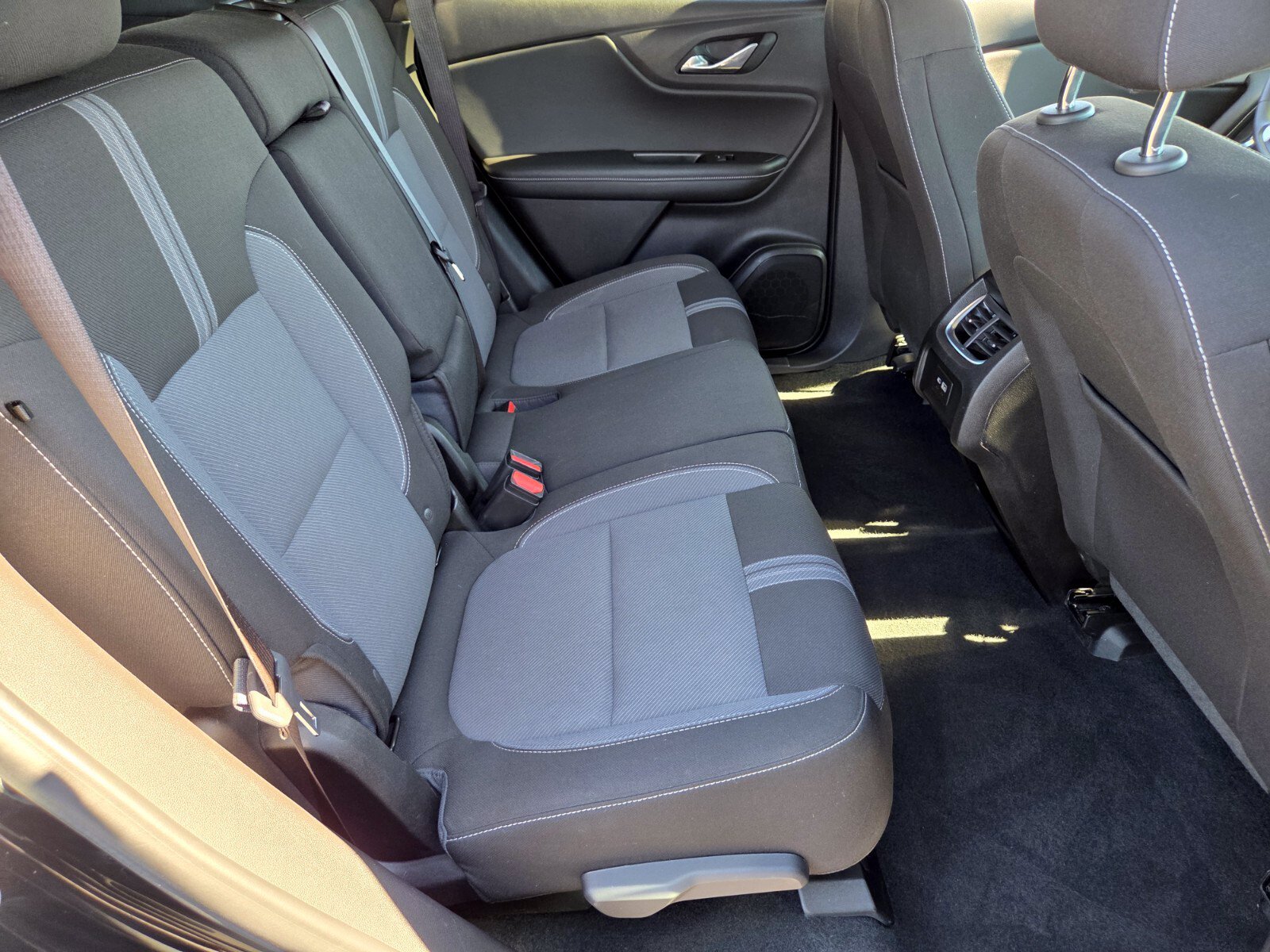 Used 2025 Chevrolet Blazer LT FWD image 14