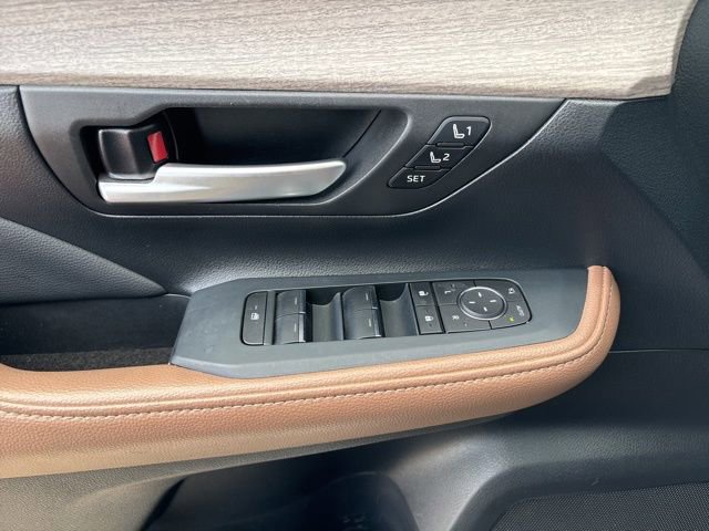 Used 2025 Toyota Grand Highlander AWD image 25