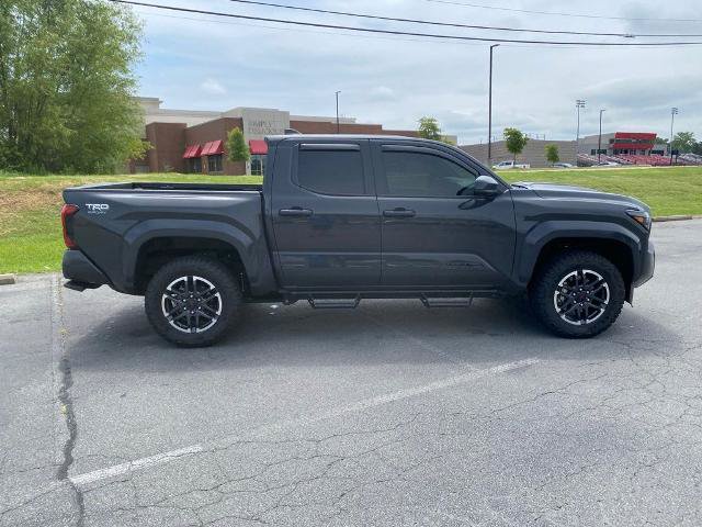 Used 2025 Toyota Tacoma TRD Sport AWD/4WD image 8
