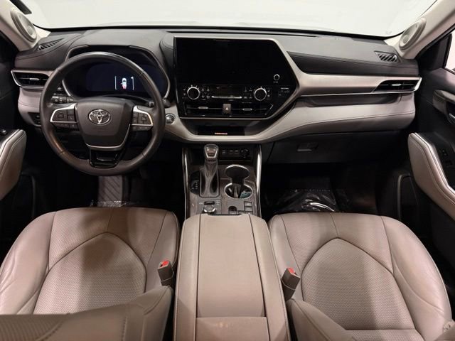 Used 2023 Toyota Highlander Limited AWD/4WD image 39