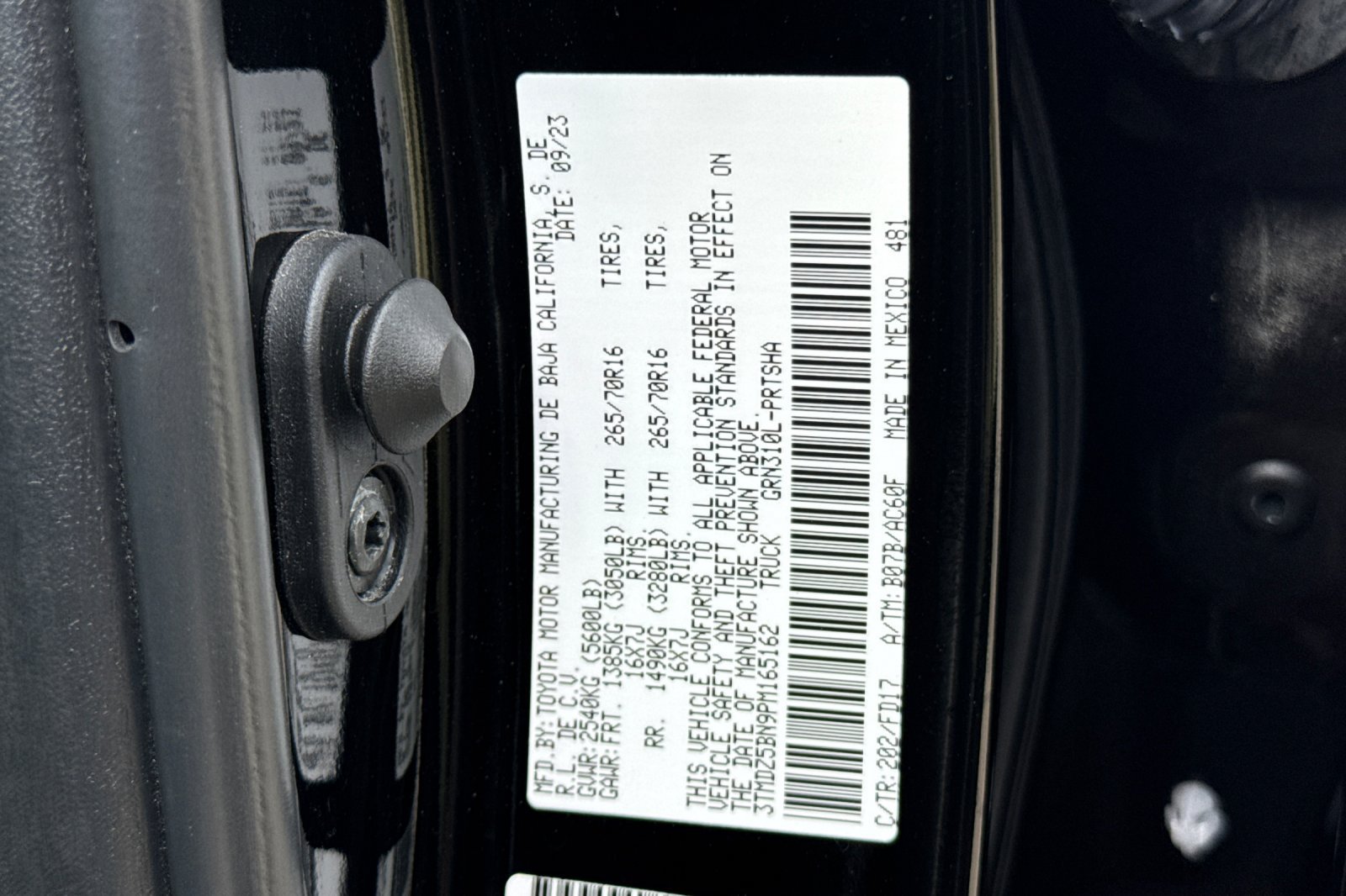 Used 2023 Toyota Tacoma TRD Off-Road w/ Black Out Package (TMS) AWD/4WD image 26