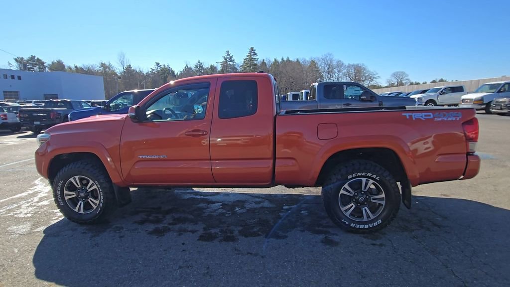 Used 2017 Toyota Tacoma TRD Sport w/ Tow Package (A/T) AWD/4WD image 16