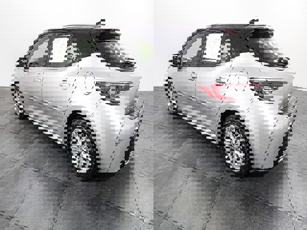 Used 2022 Toyota Corolla SE image 3