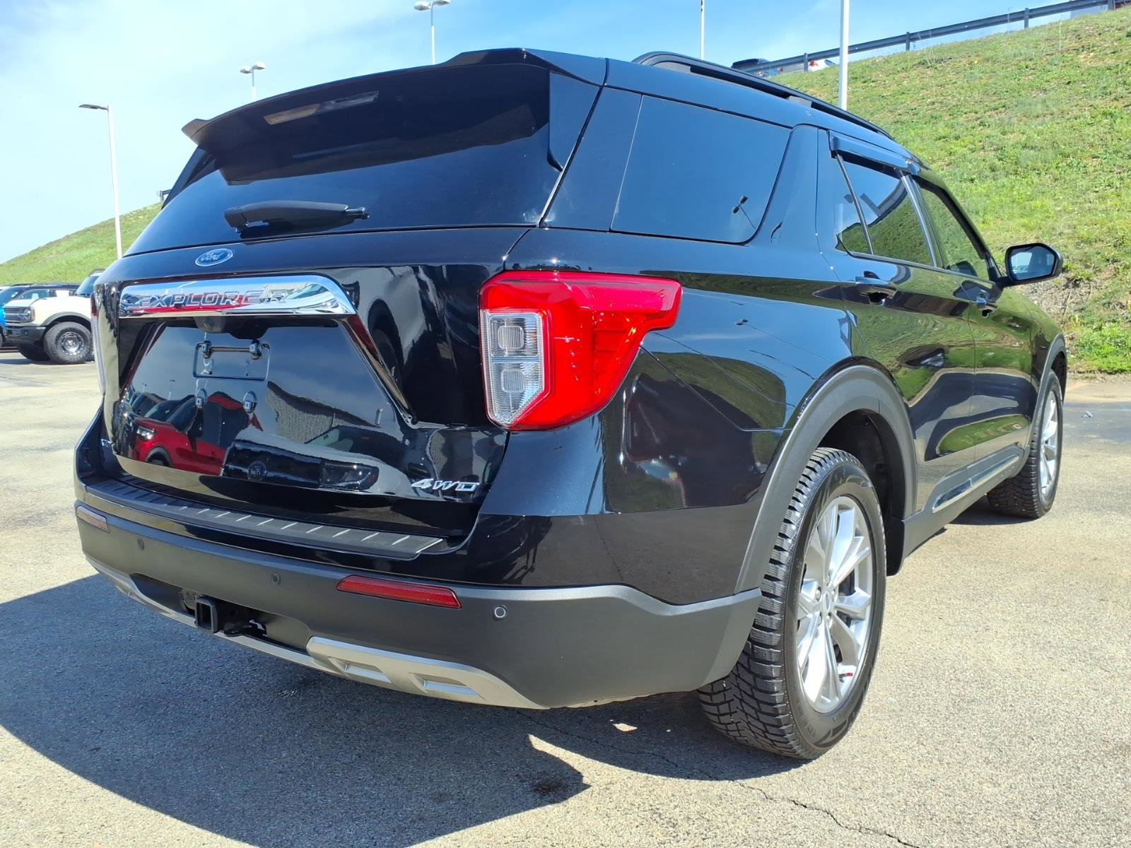 Certified 2023 Ford Explorer XLT w/ Equipment Group 202A image 5