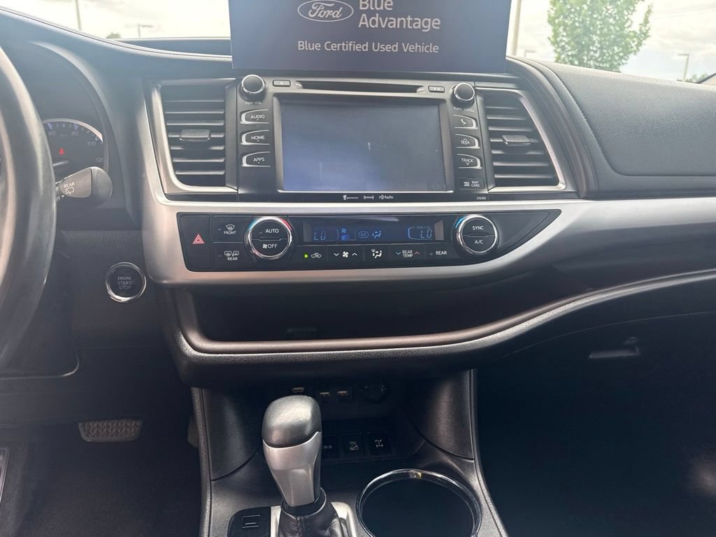 Used 2019 Toyota Highlander XLE AWD/4WD image 25