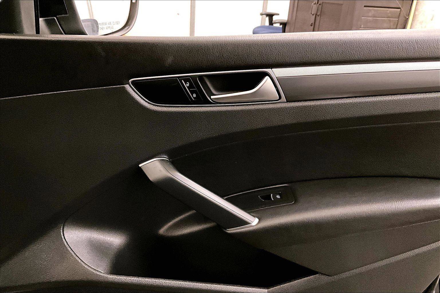 Used 2017 Volkswagen Passat 1.8T R-Line image 23