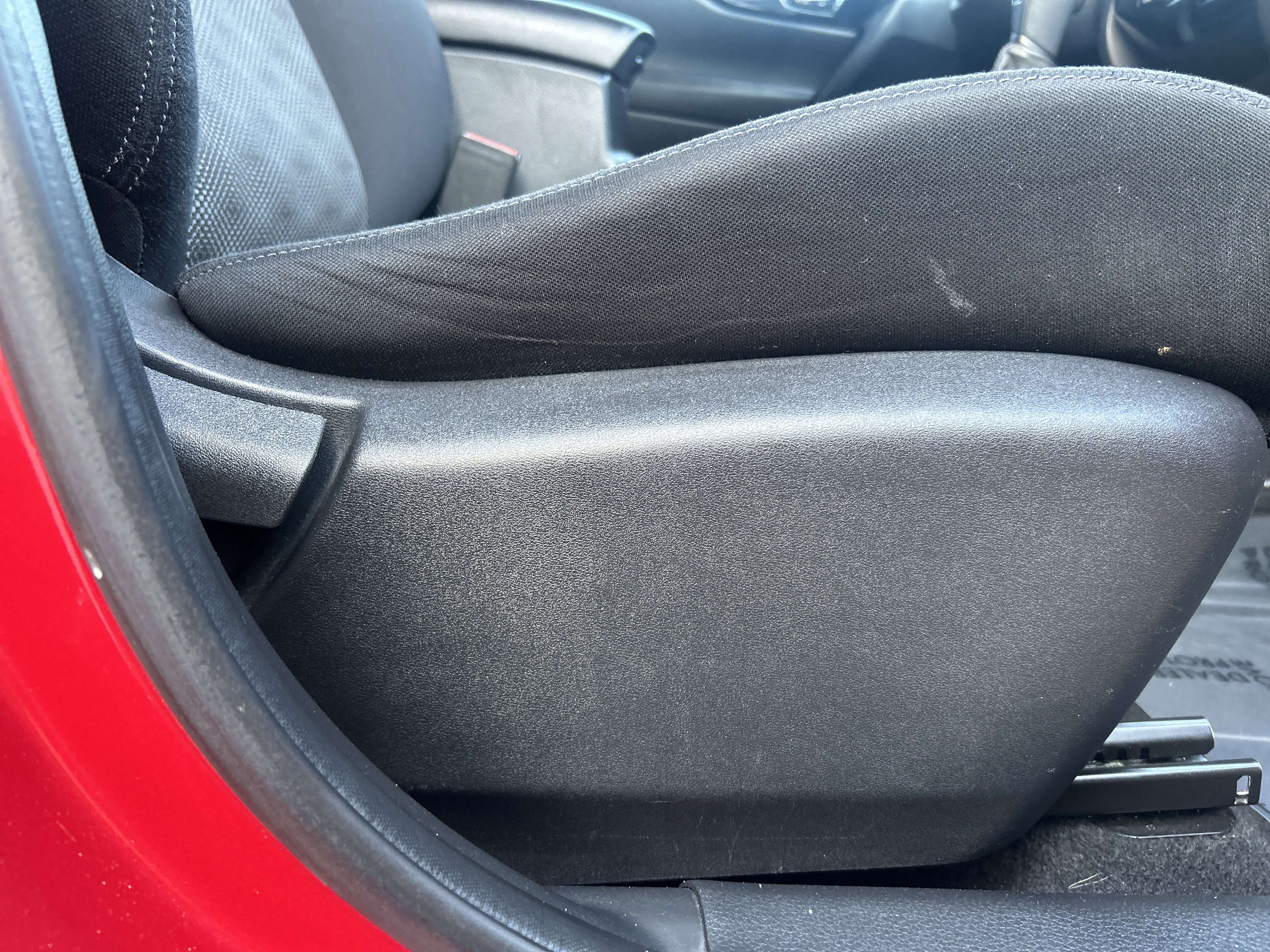 Used 2018 Nissan Rogue Sport SV w/ SV All-Weather Package image 28