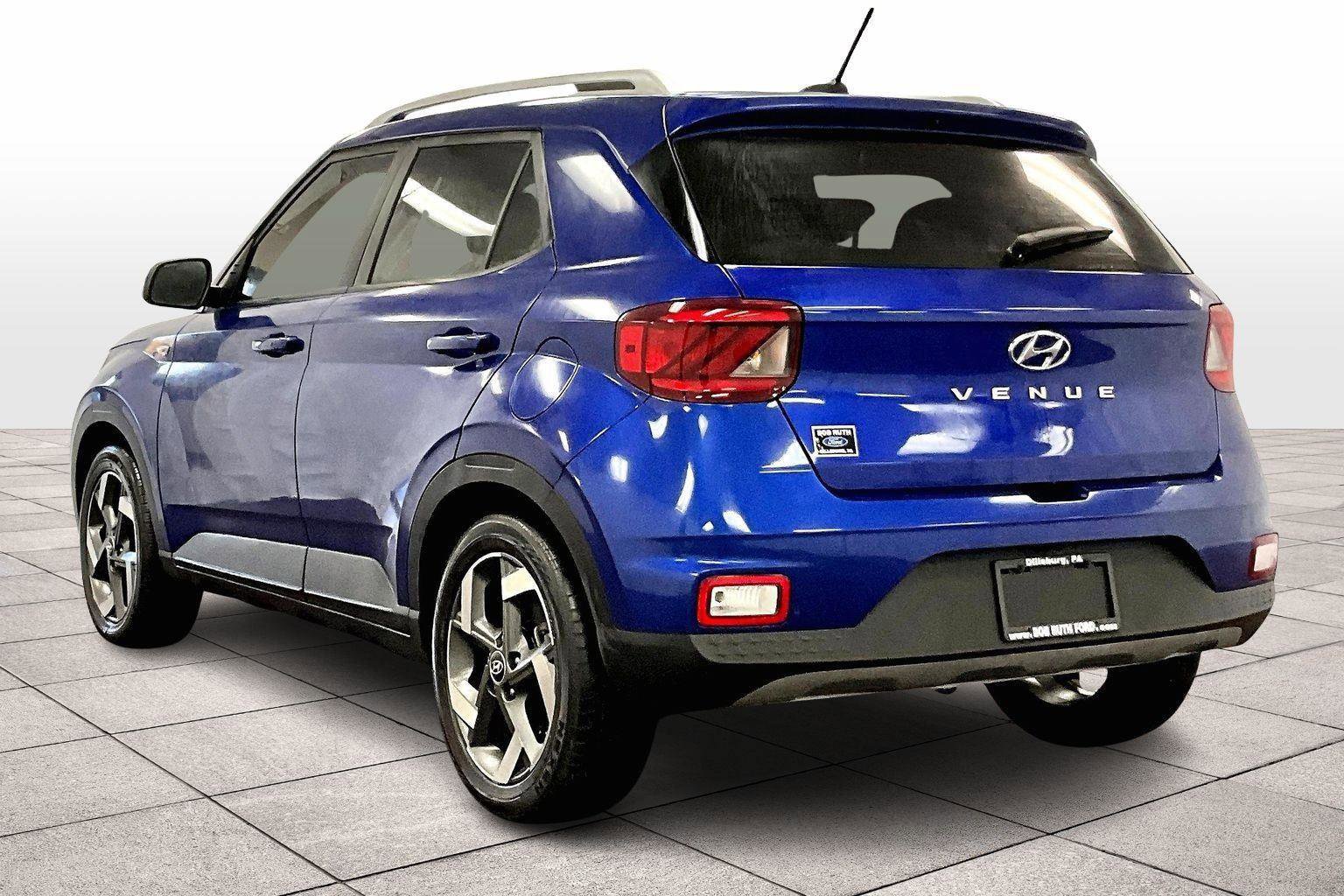 Used 2024 Hyundai Venue SEL image 4