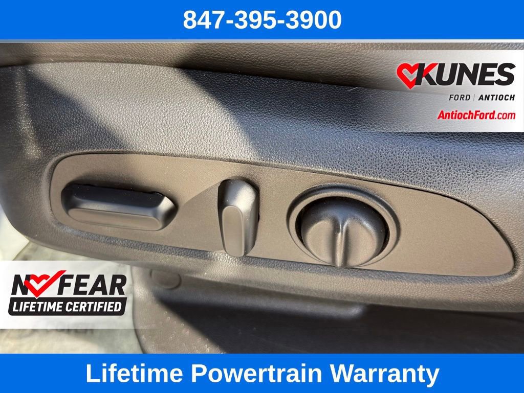 Used 2023 GMC Acadia SLT image 32