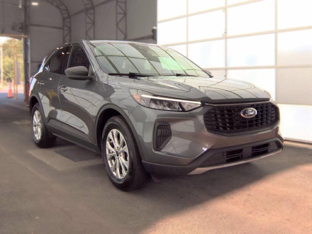 Certified 2023 Ford Escape Active w/ Tech Pack #1 AWD/4WD image 2