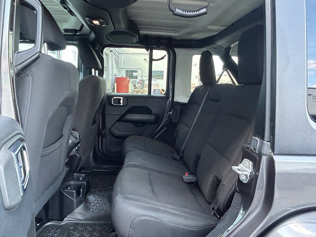 Used 2018 Jeep Wrangler Unlimited Sahara AWD/4WD image 29