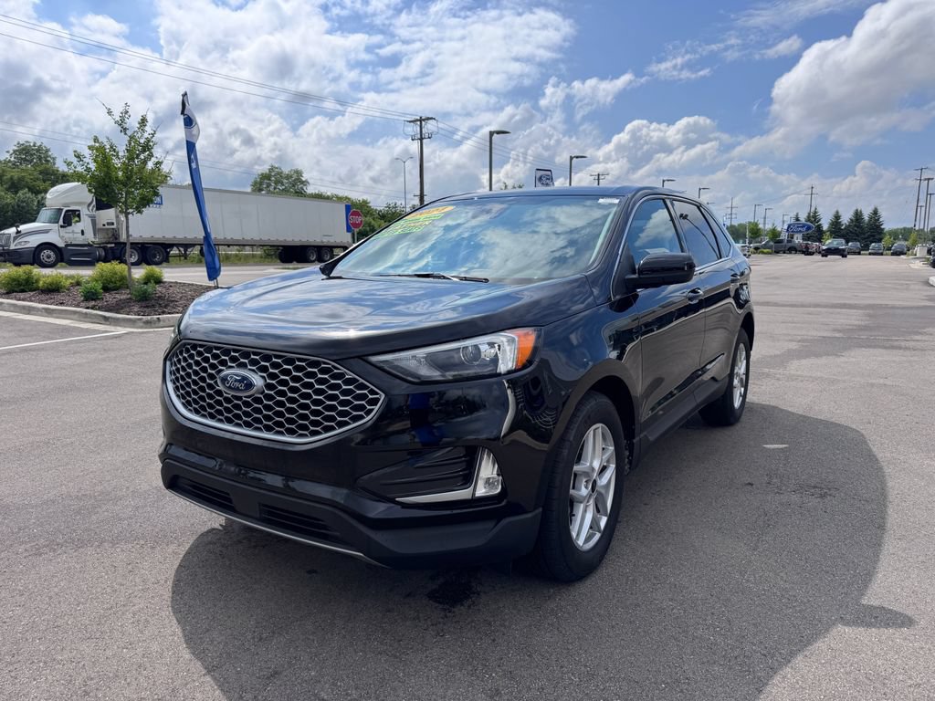 Certified 2024 Ford Edge SEL w/ Convenience Package AWD/4WD image 3
