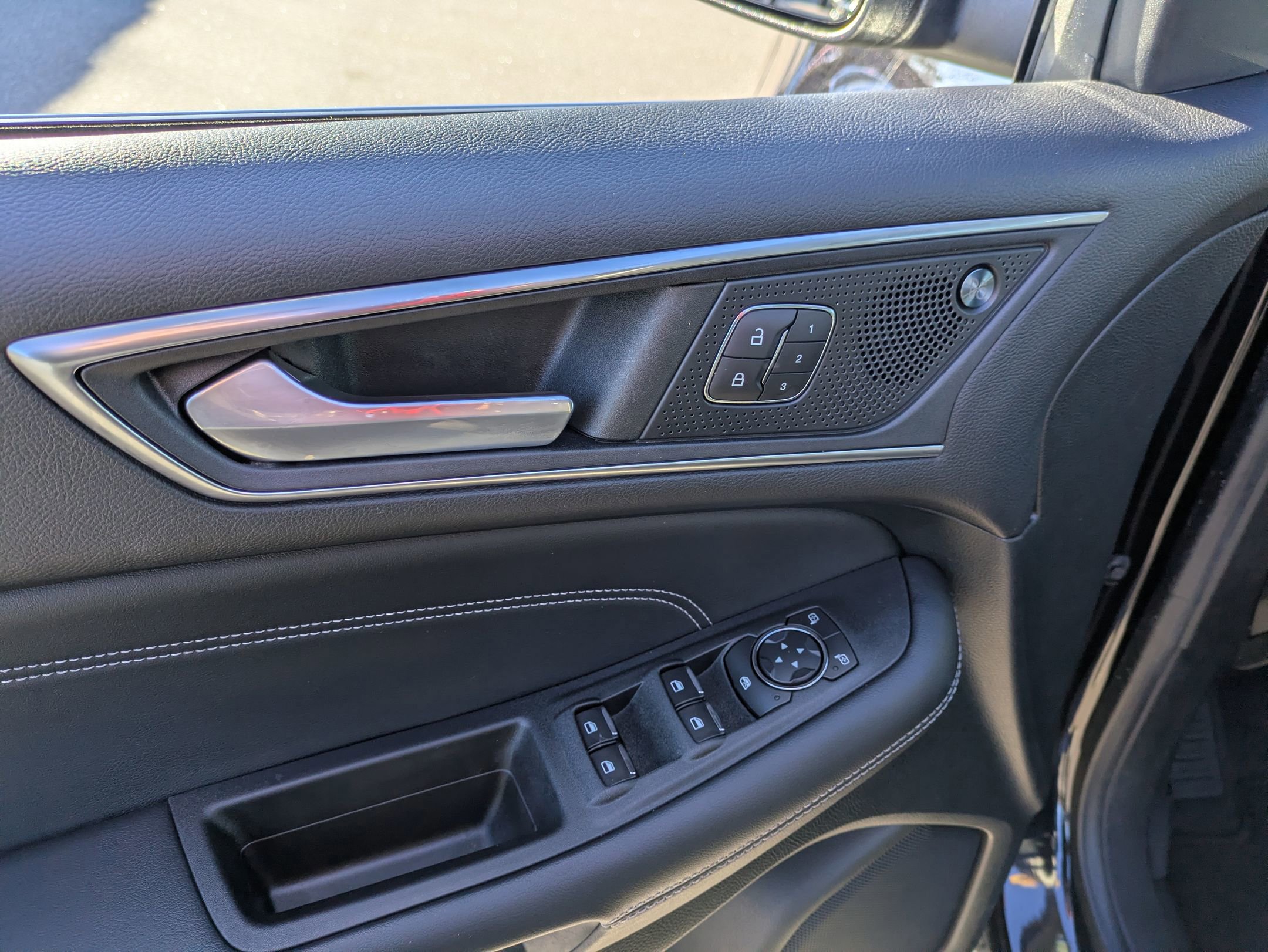 Certified 2022 Ford Edge Titanium w/ Class II Trailer Tow Package image 16