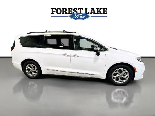 Used 2023 Chrysler Pacifica Limited FWD image 8