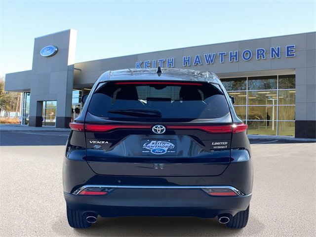 Used 2021 Toyota Venza Limited image 4