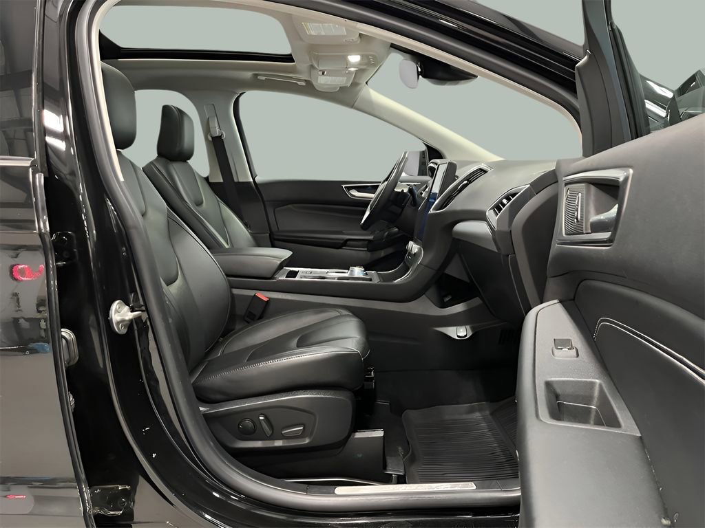 Certified 2021 Ford Edge Titanium w/ Canadian Touring Package image 26