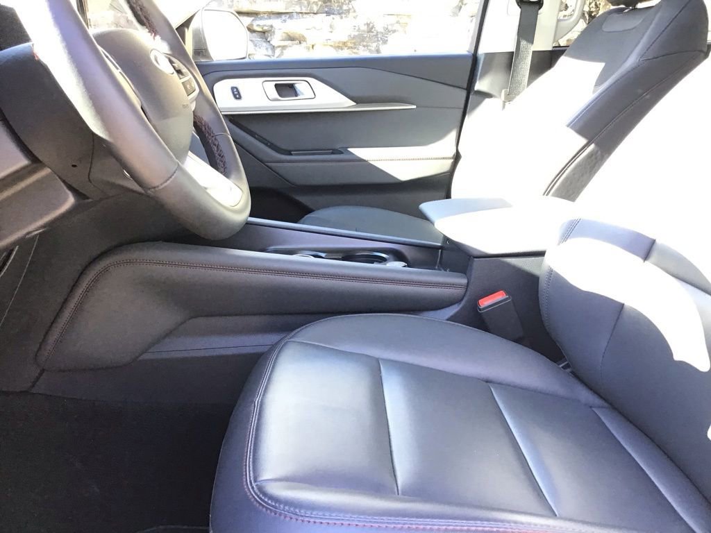 Certified 2025 Ford Explorer Active w/ Active Comfort Package image 20