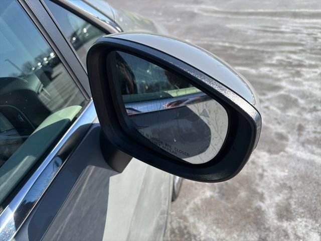 Used 2023 Chrysler Pacifica Touring-L image 9