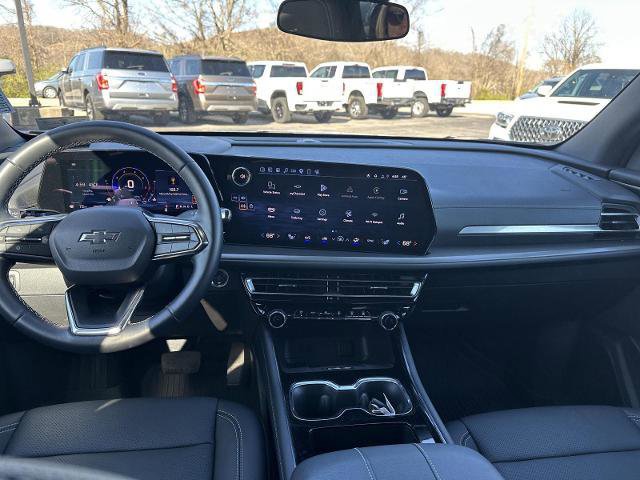 Used 2025 Chevrolet Traverse LT w/ Midnight/Sport Edition image 23