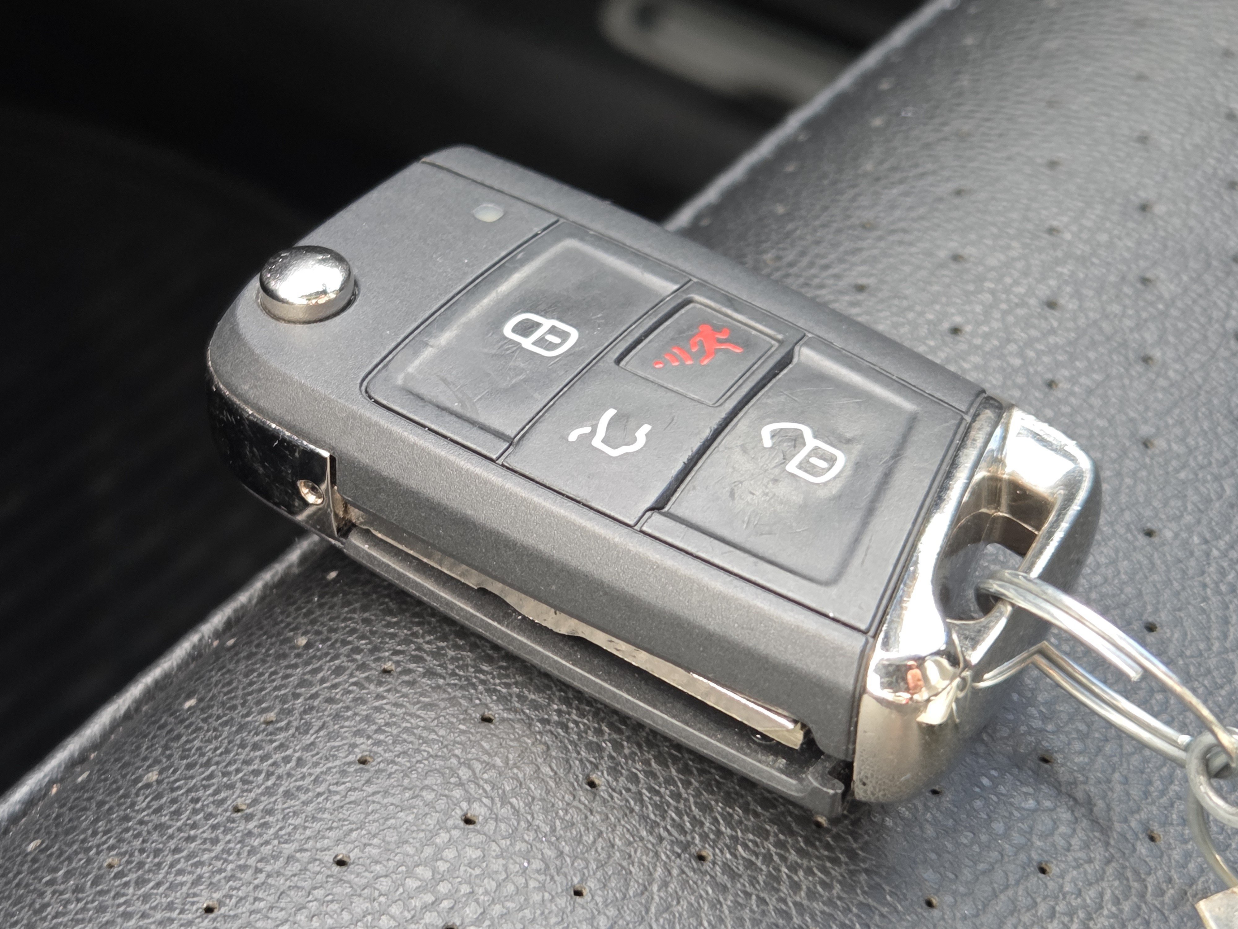 Used 2021 Volkswagen Tiguan SE AWD/4WD image 39