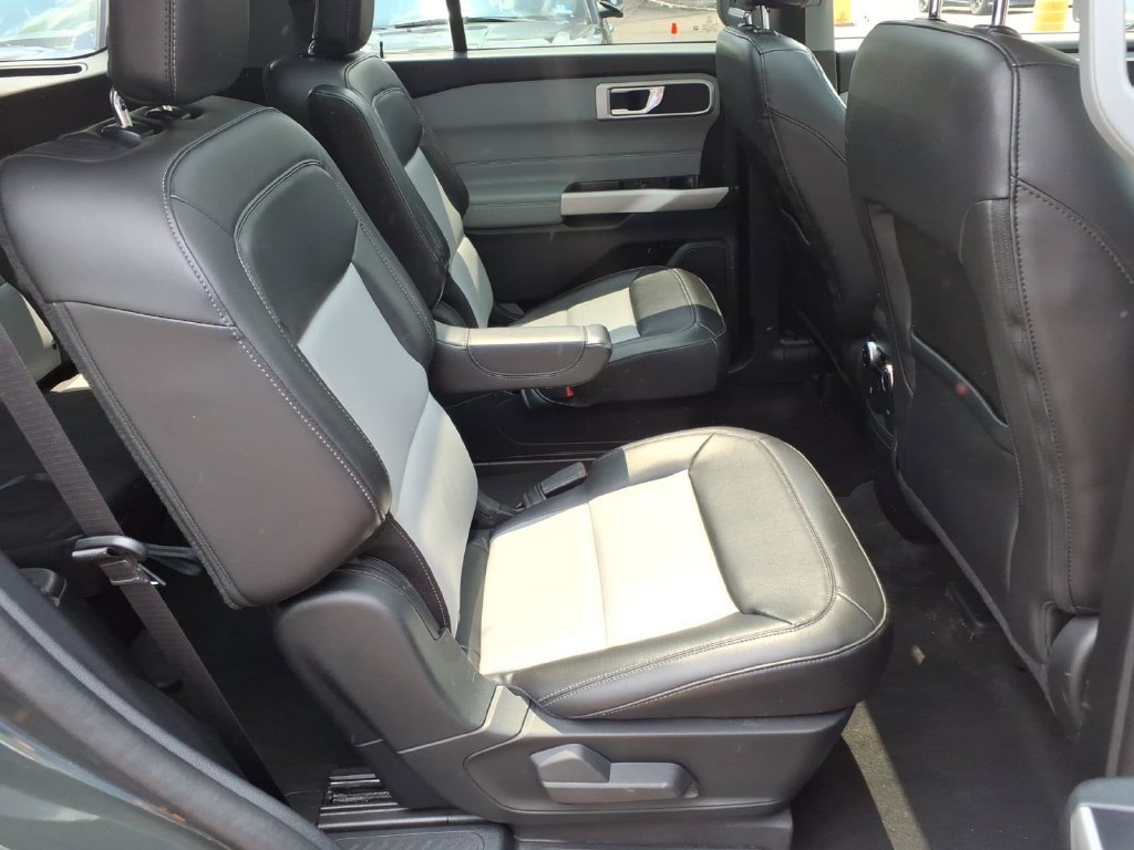 Certified 2022 Ford Explorer XLT w/ Equipment Group 202A AWD/4WD image 28