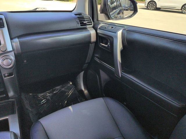 Used 2022 Toyota 4Runner SR5 Premium w/ Moonroof Package RWD image 17