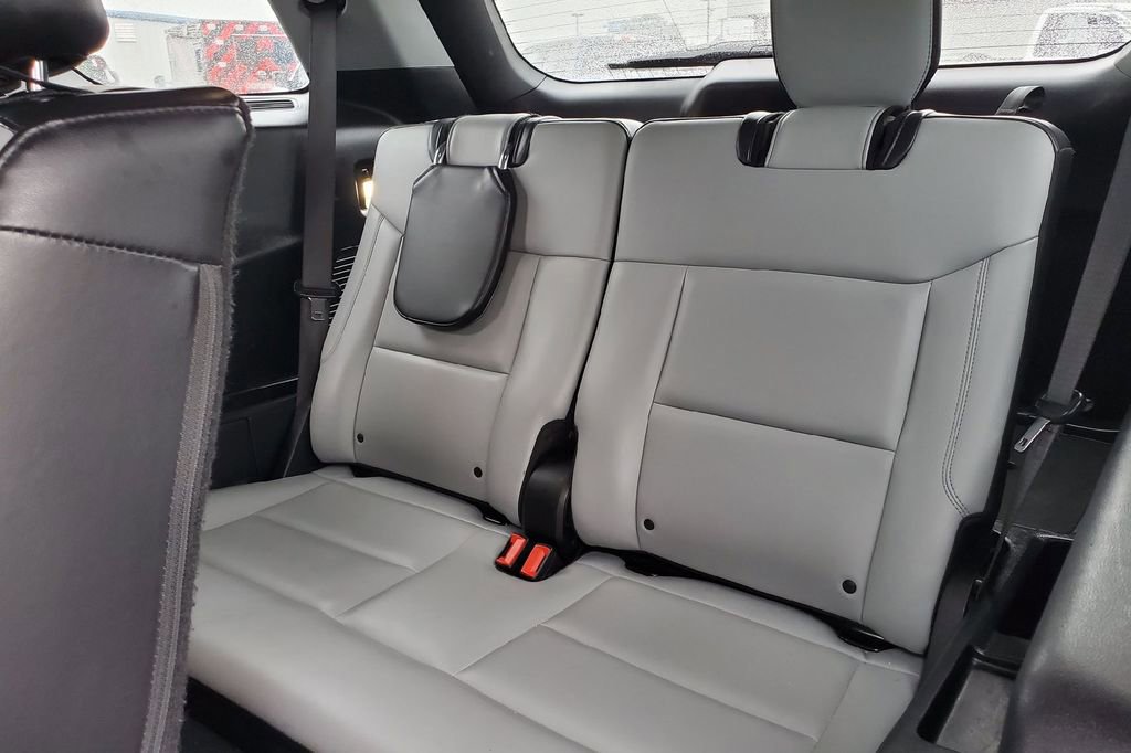 Certified 2021 Ford Explorer XLT w/ Equipment Group 202A RWD image 30