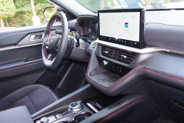 Certified 2025 Ford Explorer ST AWD/4WD image 10