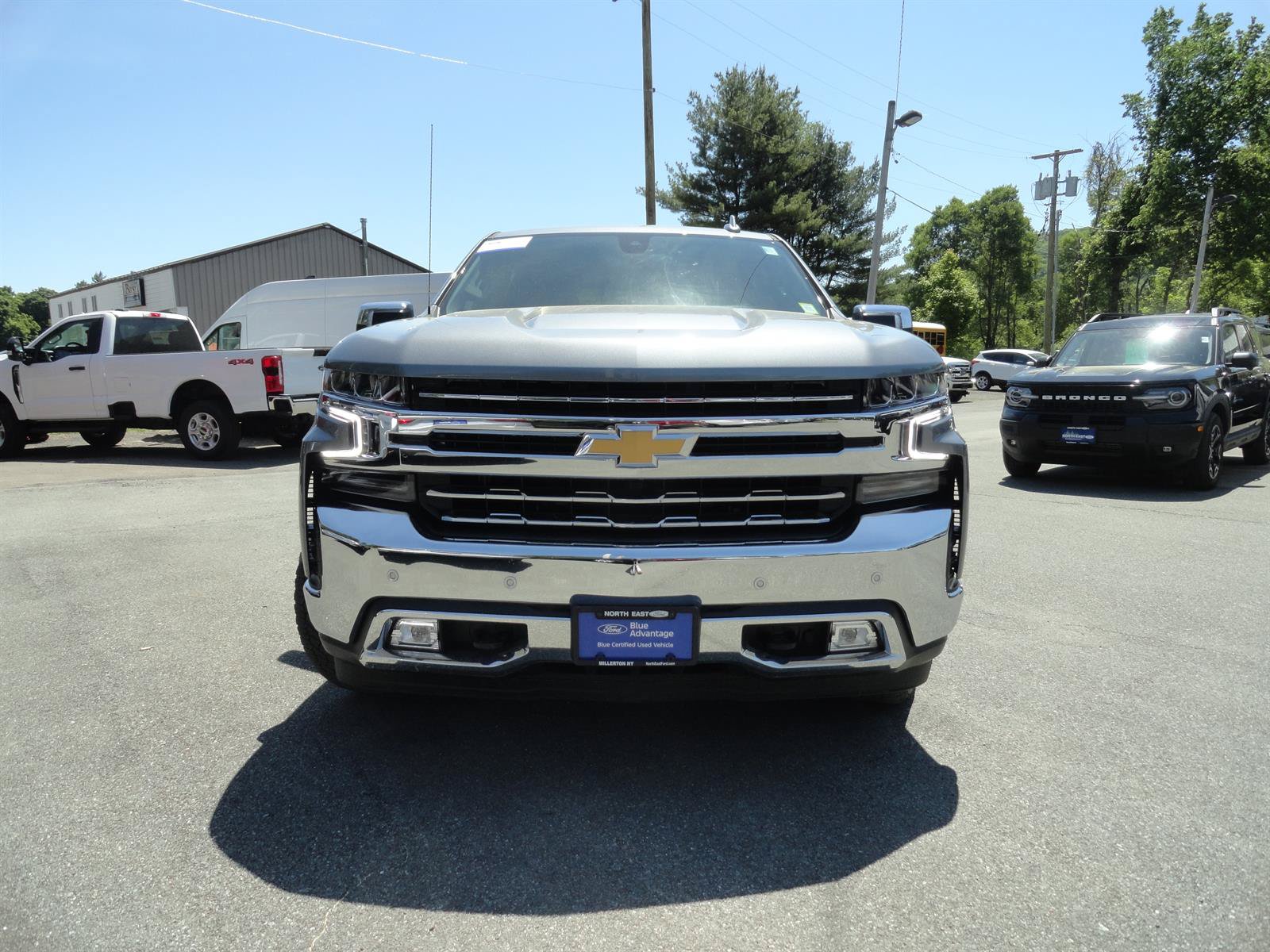 Used 2022 Chevrolet Silverado 1500 LTZ w/ LTZ Premium Package AWD/4WD image 2