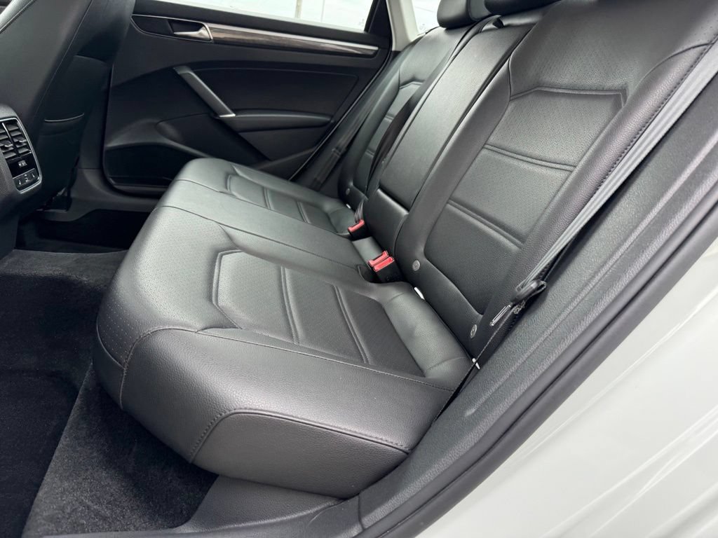 Used 2018 Volkswagen Passat 2.0T SE FWD image 13