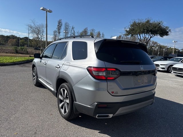 Used 2024 Honda Pilot Touring image 3
