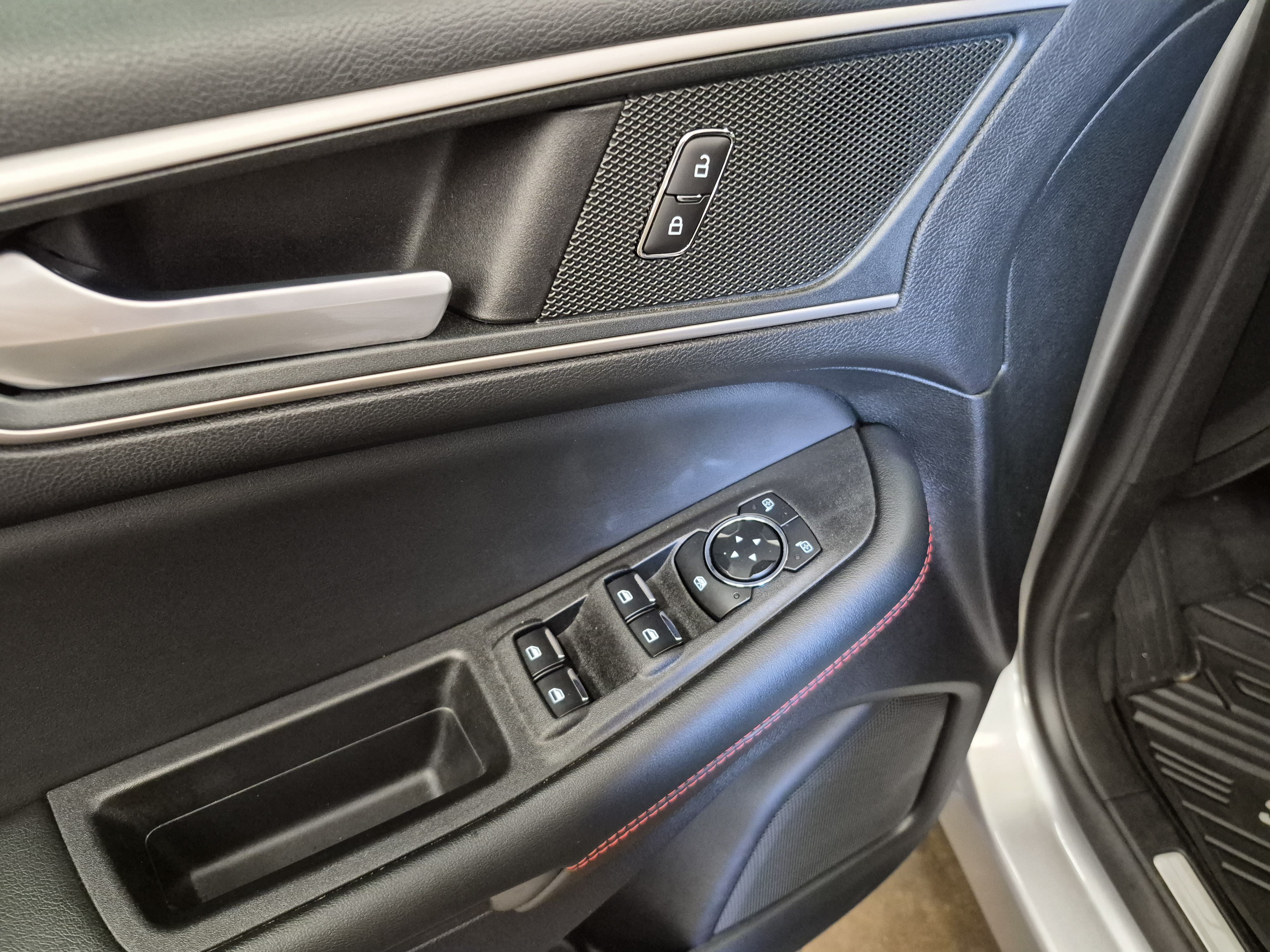 Certified 2024 Ford Edge ST-Line AWD/4WD image 10