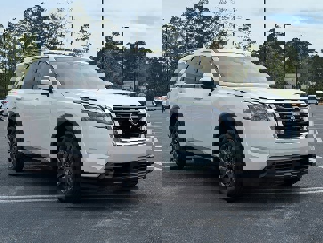 Used 2024 Nissan Pathfinder SV w/ SV Premium Package image 7