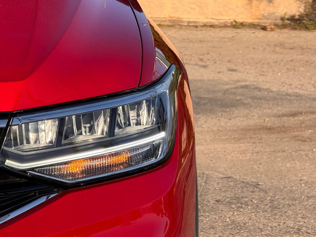 Used 2024 Volkswagen Tiguan SE R-Line FWD image 8