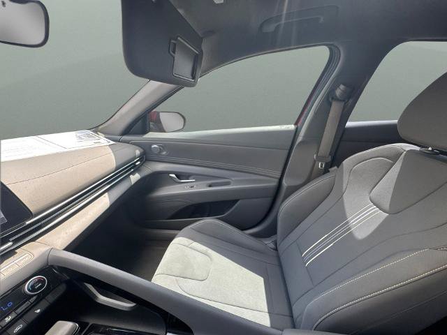 Used 2024 Hyundai Elantra SEL w/ Convenience Package FWD image 17