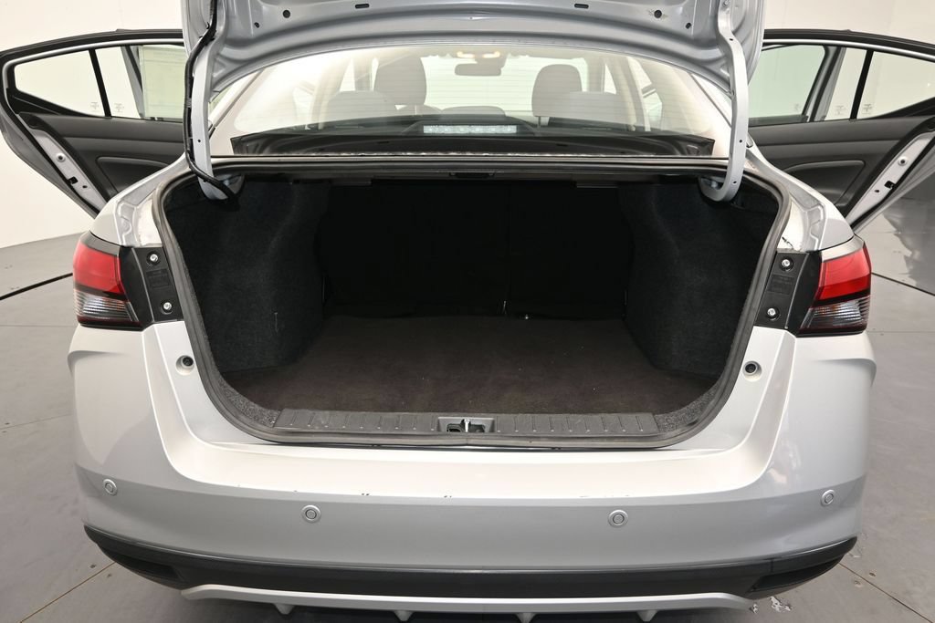 Used 2025 Nissan Versa SV FWD image 11