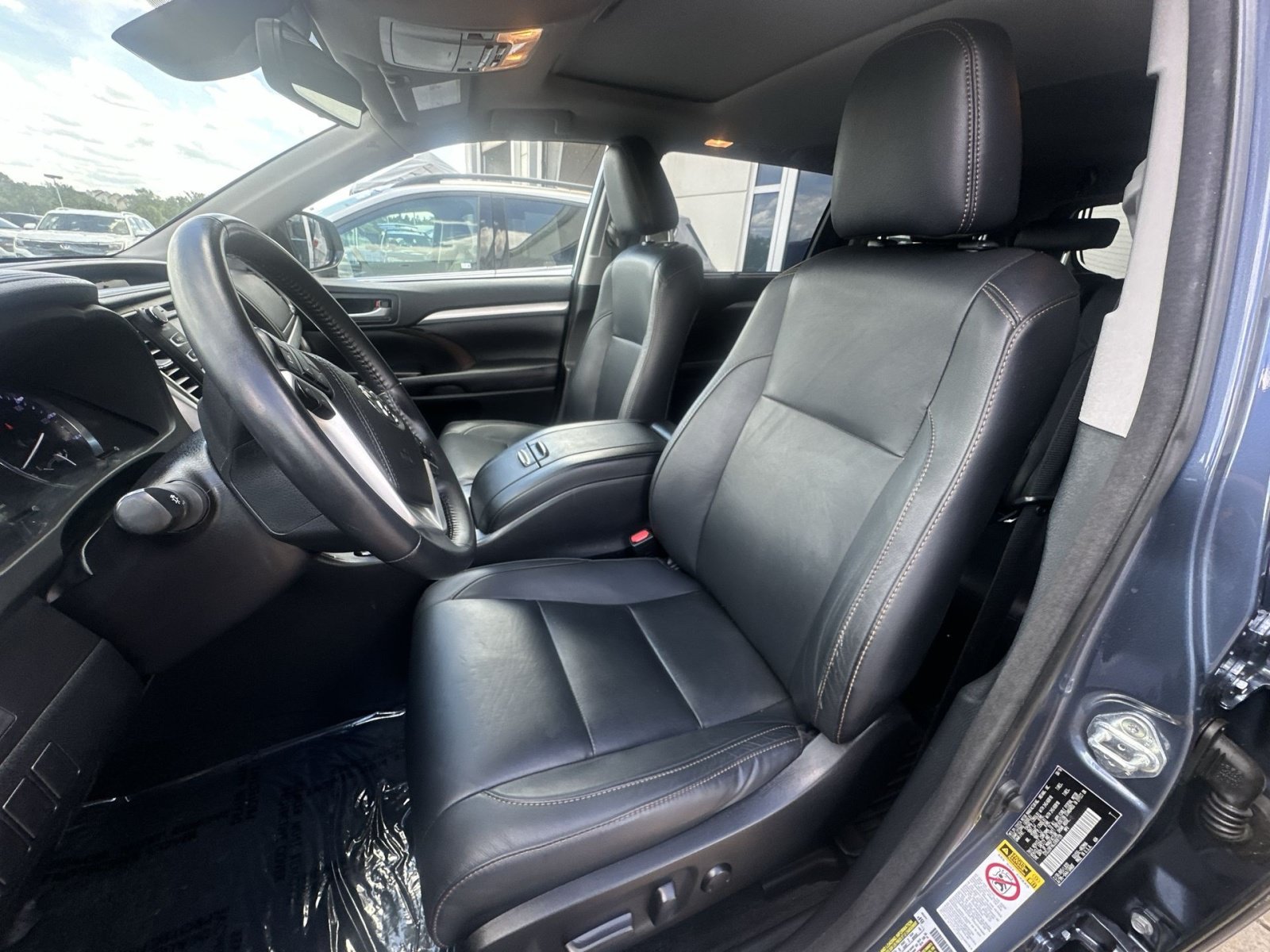 Used 2018 Toyota Highlander XLE AWD/4WD image 21