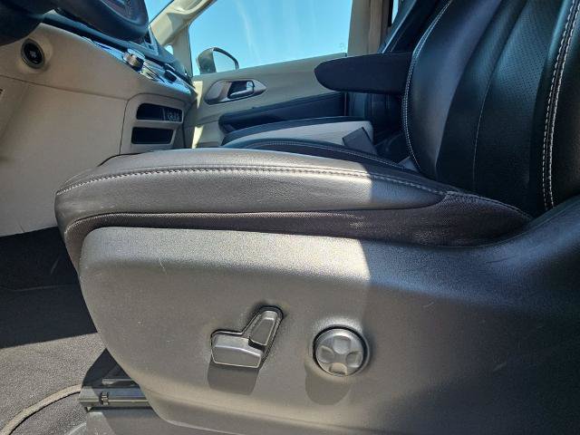 Used 2023 Chrysler Pacifica Touring-L FWD image 28
