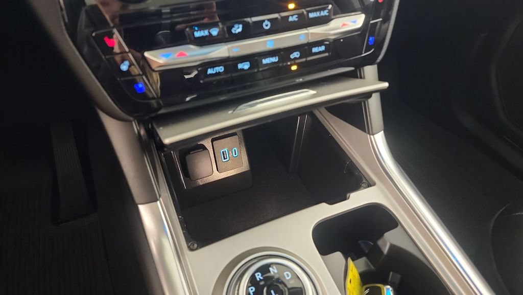 Certified 2024 Ford Explorer Limited w/ Limited Technology Package AWD/4WD image 21