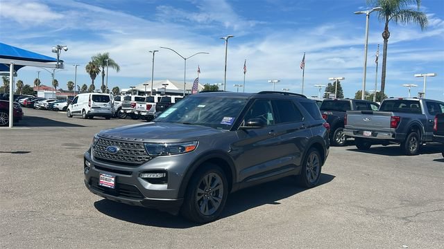 Certified 2023 Ford Explorer XLT w/ Equipment Group 202A AWD/4WD image 8