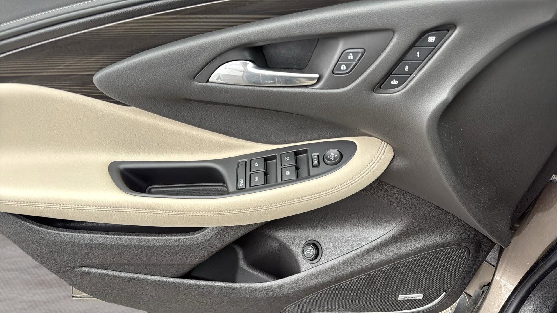 Used 2019 Buick Envision Premium w/ Driver Confidence Package image 26