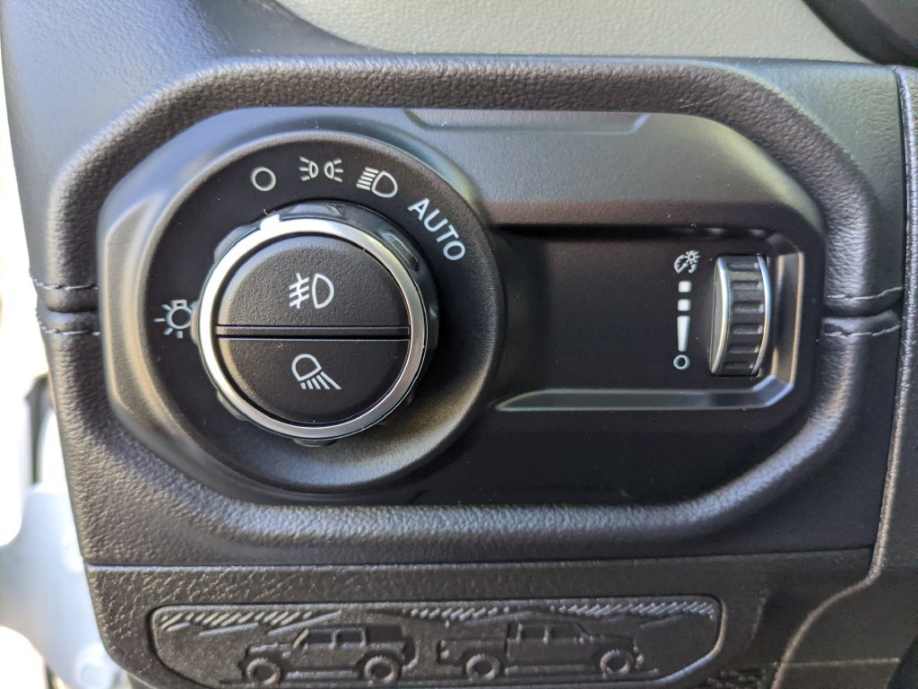 Used 2024 Jeep Gladiator Mojave AWD/4WD image 13