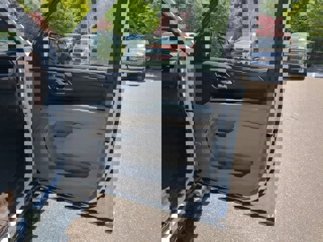 Used 2022 Chevrolet Tahoe Z71 w/ Z71 Off-Road Package image 34