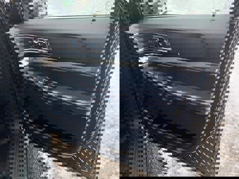 Certified 2018 Ford Explorer XLT w/ Equipment Group 202A image 32