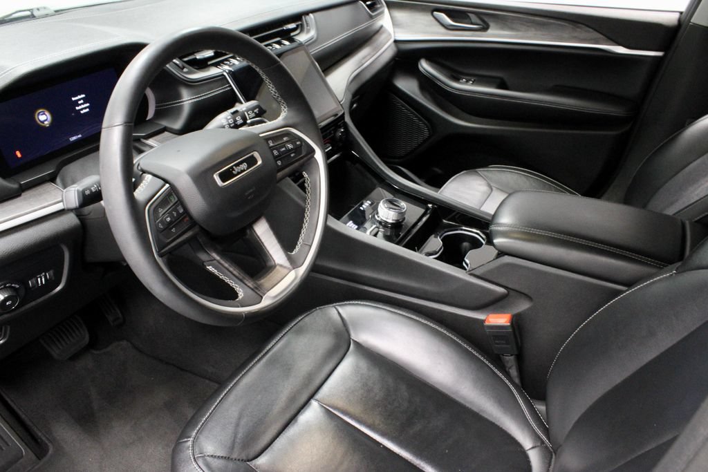 Used 2023 Jeep Grand Cherokee Limited w/ Black Appearance Package AWD/4WD image 22