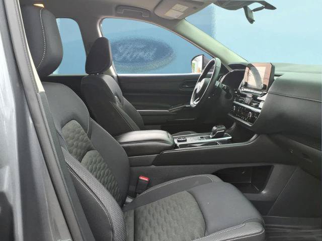 Used 2024 Nissan Pathfinder SV w/ Black Appearance Package AWD/4WD image 15
