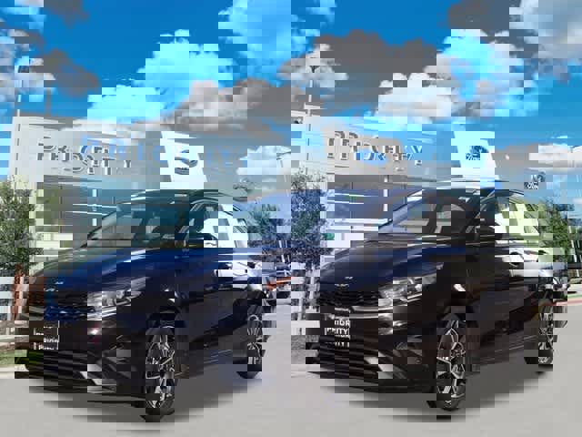 Used 2023 Kia Forte LXS image 1