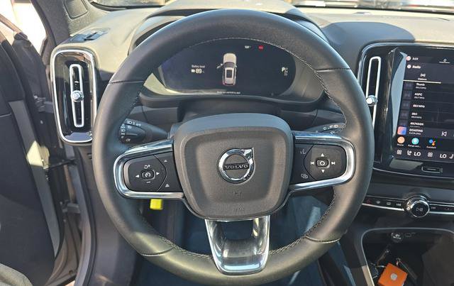 Used 2023 Volvo XC40 Recharge Ultimate AWD/4WD image 7